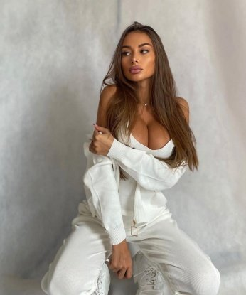 🌹 В Москве я живу уже несколько лет, и знаю все его тайны и уголки. 💋
У меня есть много возможностей, чтобы расслабиться и ублажить тебя по полной программе. Мои услуги включают классический секс, оральный секс, ролевые игры и многое другое. Ты можешь быть уверен, что со мной время проведете незабываемо. 💫
У меня есть отличные отзывы от моих клиентов, которые говорят о моей профессиональности и внимательности к деталям. 🌟 Доверься моим мягким рукам и я прокачаю тебя до самого небесного наслаждения. 🌈
Фото, которые ты видишь - настоящие и полностью отражают мою сексуальность и привлекательность. Я гарантирую, что ты не останешься равнодушным. 😉 Так что не стесняйся и позвони мне, чтобы попробовать настоящую страсть Москвы вместе со мной! 💋🔥 Ярославна