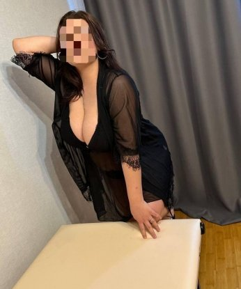 У меня нежные руки и страстные губы, которыми я с удовольствием доставлю тебе настоящее наслаждение. Ты можешь расслабиться в моей компании и погрузиться в мир безграничных удовольствий. У меня есть несколько возможностей, чтоб сделать нашу встречу незабываемой… Массаж, стриптиз, ролевые игры и многое другое. Я могу быть нежной и ласковой или страстной и развратной – как захочешь. Мои услуги стоят каждого копейки - ты сам это увидишь, когда окунешься в нашу сочную фантазию. Доверься мне и я реализую твои самые сокровенные желания. Посмотри мои фото, они безумно возбуждающие. Ты не пожалеешь о выборе Москвы, и я уверена, что наши встречи станут настоящим огнем страсти 🔥. Не упусти возможность провести незабываемое время со мной! Александра
