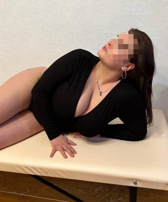 У меня нежные руки и страстные губы, которыми я с удовольствием доставлю тебе настоящее наслаждение. Ты можешь расслабиться в моей компании и погрузиться в мир безграничных удовольствий. У меня есть несколько возможностей, чтоб сделать нашу встречу незабываемой… Массаж, стриптиз, ролевые игры и многое другое. Я могу быть нежной и ласковой или страстной и развратной – как захочешь. Мои услуги стоят каждого копейки - ты сам это увидишь, когда окунешься в нашу сочную фантазию. Доверься мне и я реализую твои самые сокровенные желания. Посмотри мои фото, они безумно возбуждающие. Ты не пожалеешь о выборе Москвы, и я уверена, что наши встречи станут настоящим огнем страсти 🔥. Не упусти возможность провести незабываемое время со мной! Александра